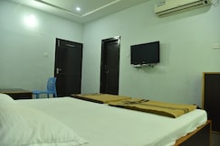 Hotel Kumkum, Kharsia