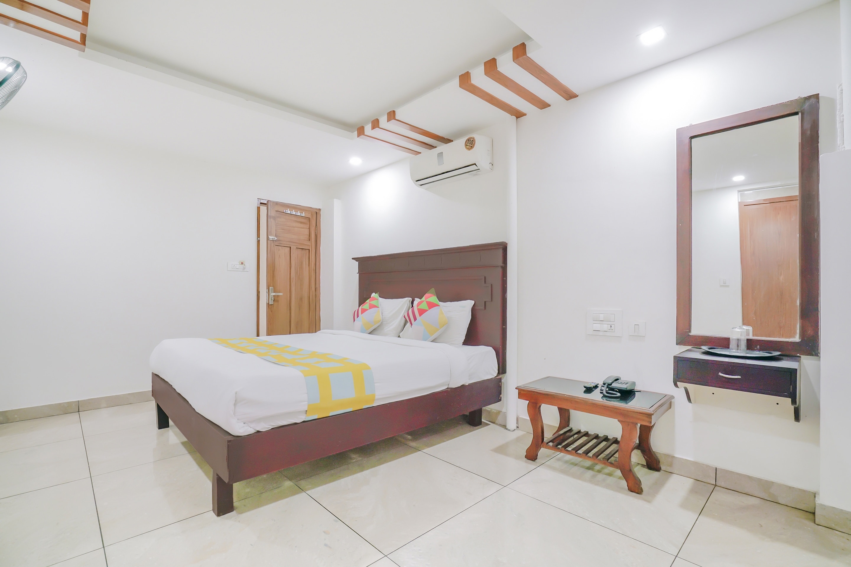 Super Hotel O Ernakulam Near North Railway Station - Tap to explore photos