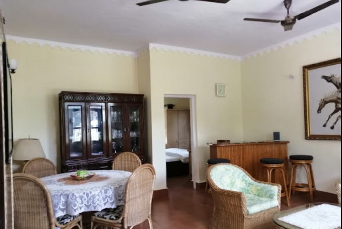 Pinewood Homestay - Tap to explore photos