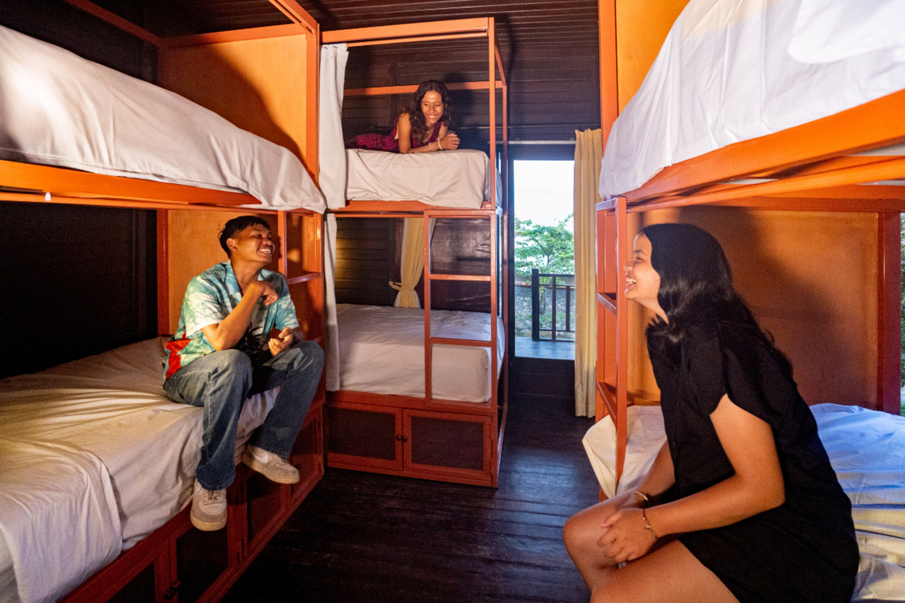 Mad Monkey Nusa Lembongan - Tap to explore photos