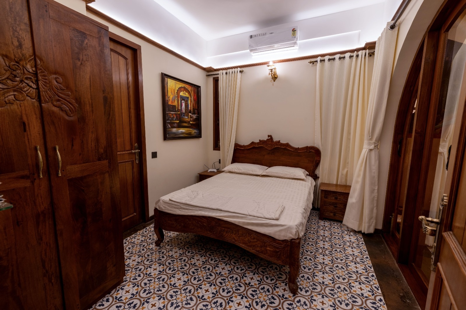 Ishaan Holiday Home - Tap to explore photos