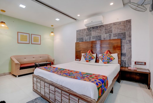 FabHotel Vardhan House I - Nr. Baner Hills
