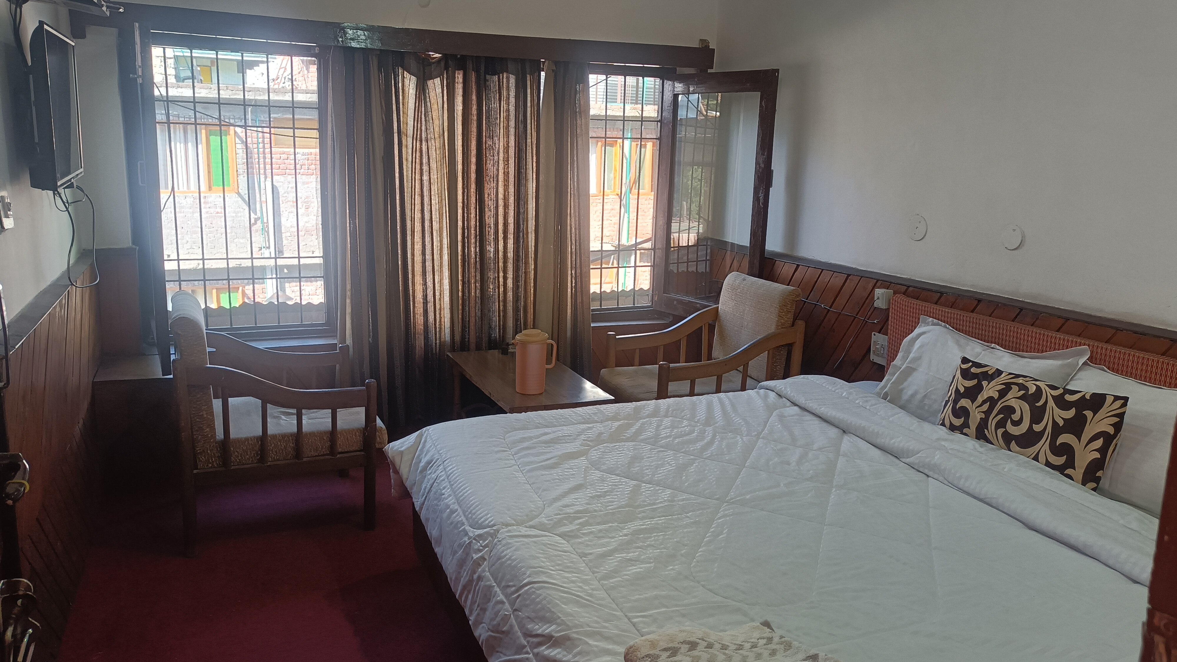 Hema Holiday Home - old Manali - Tap to explore photos