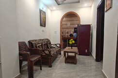 Paradise Villa : Lord Krishna Inns, Vrindavan