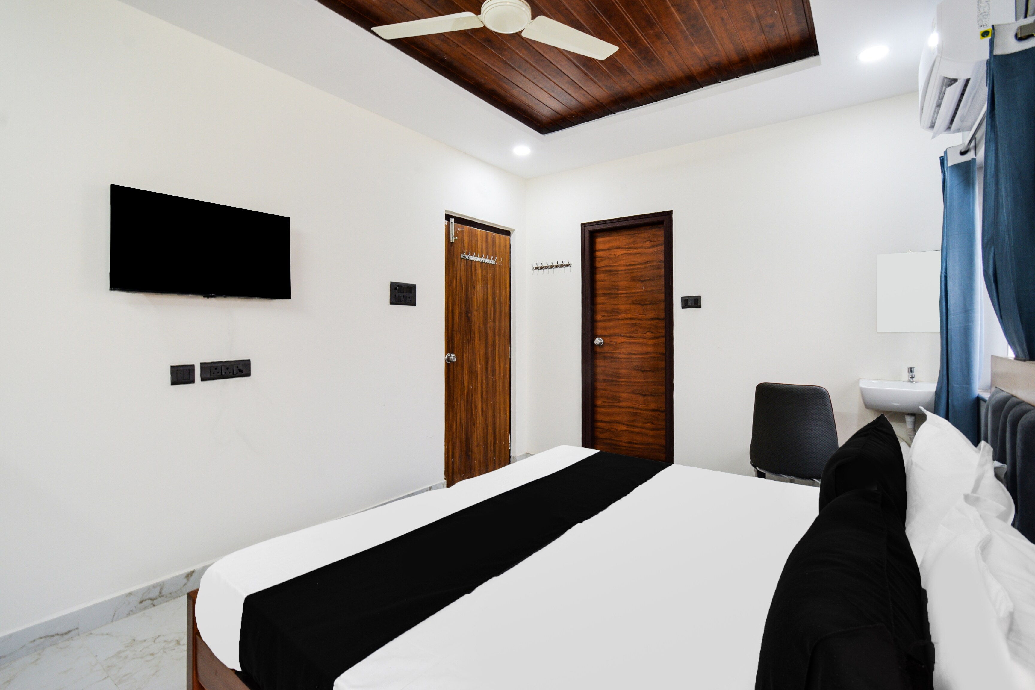 Super Collection O Gachibowli Phase - 1 Near ISB - Tap to explore photos