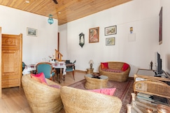 Moonwind Twin Bedrooms1 2 Suite vintage Bungalow, Mussoorie