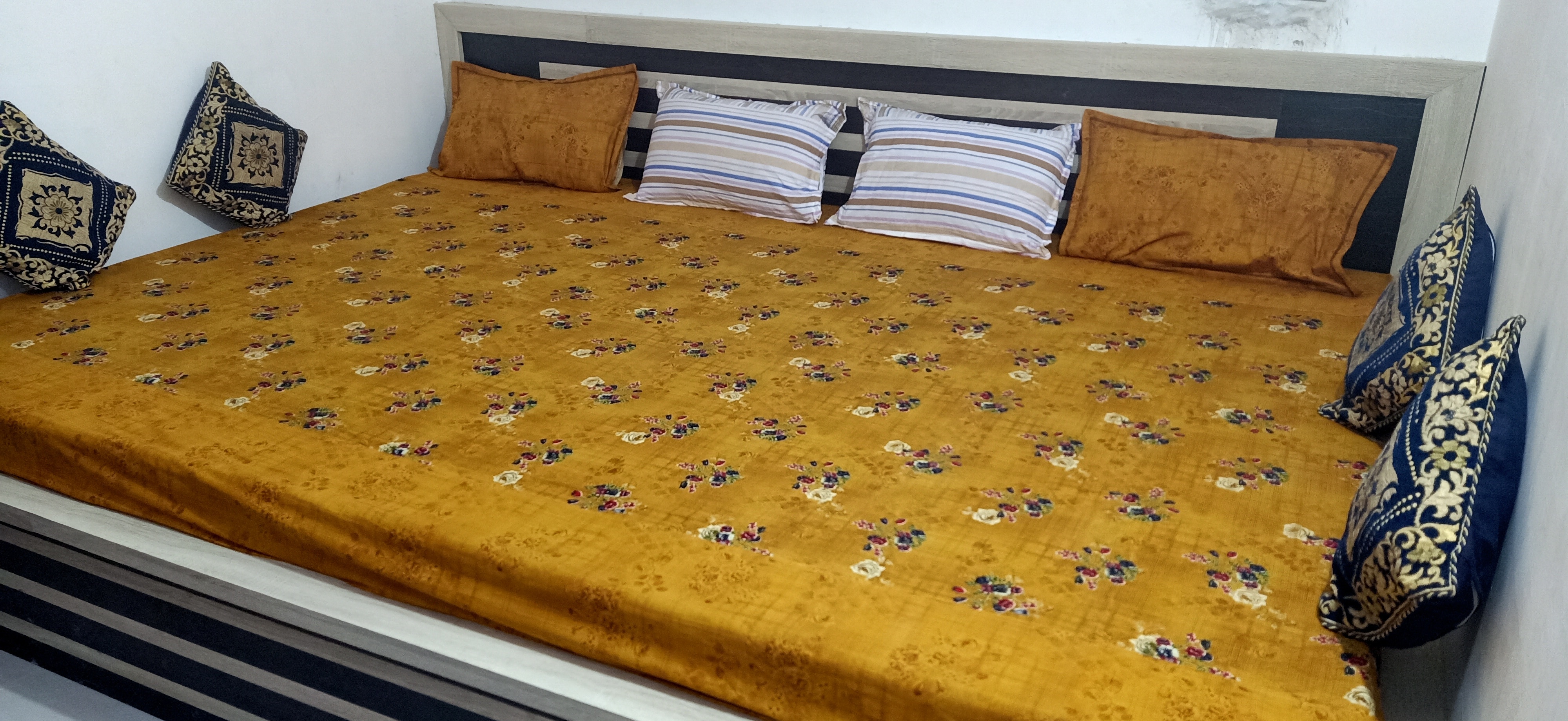 DUTTA GUEST HOUSE - Tap to explore photos