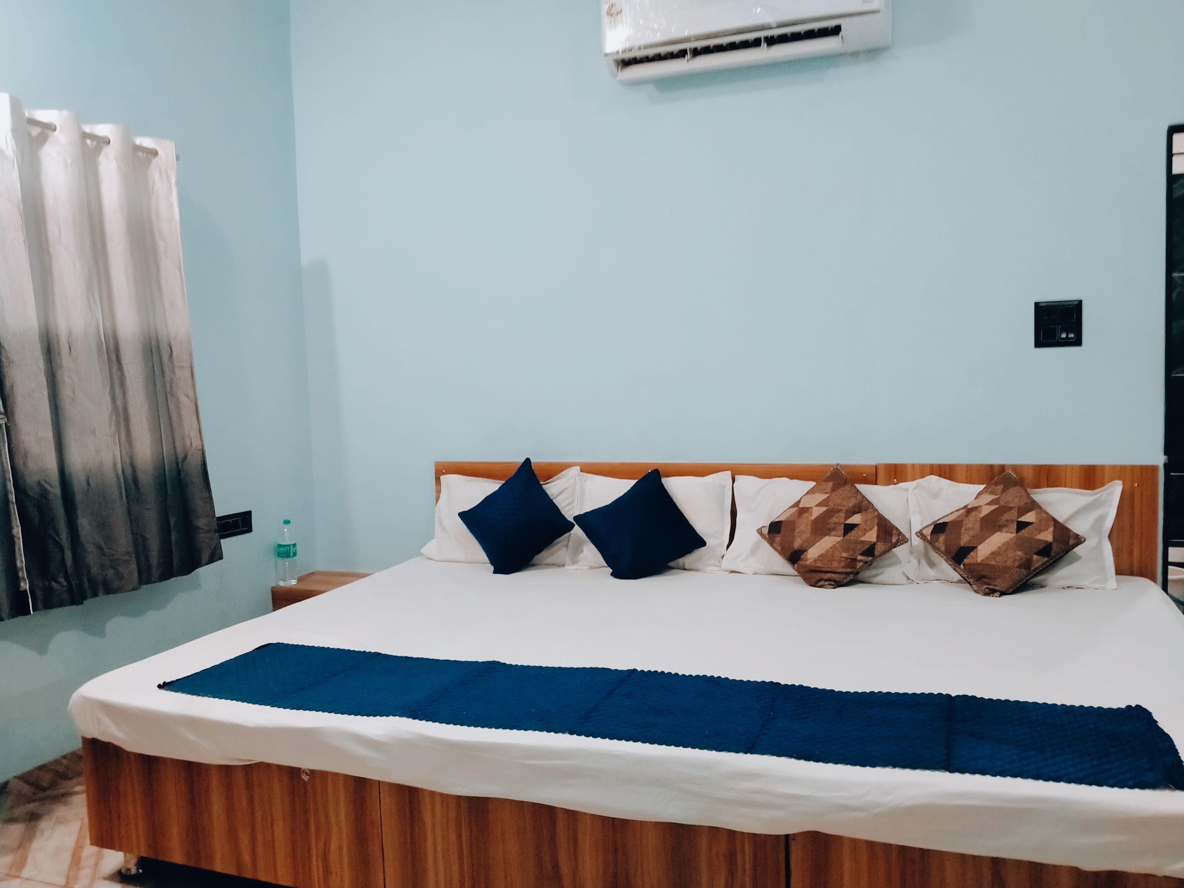 Shree ram guest house - Tap to explore photos