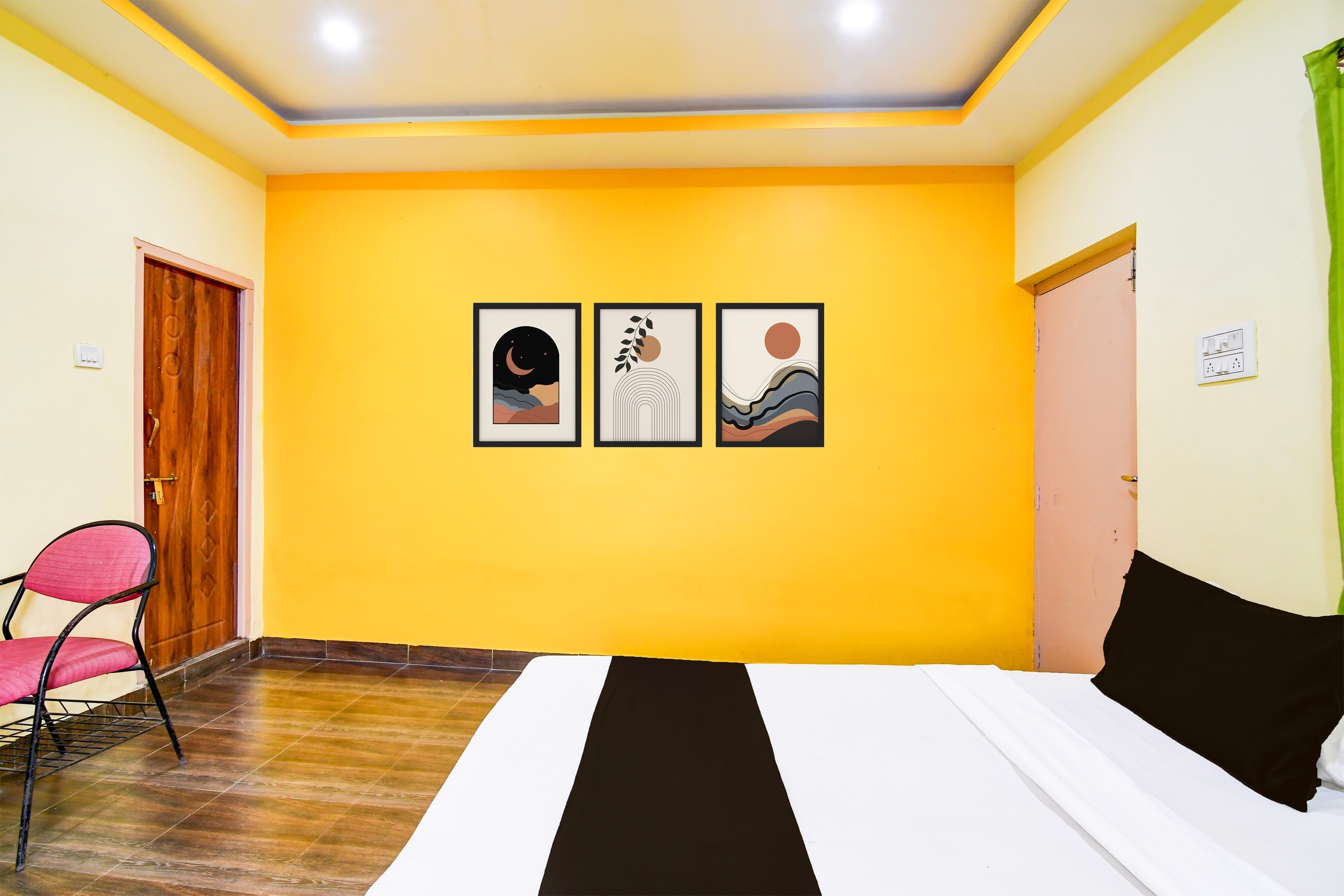 Super Hotel O Daspara Kolkata Formerly Laxmi Guest House - Tap to explore photos