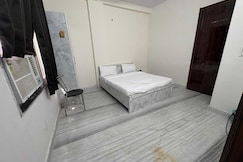 Hotel O The Signature Stay Guest House, Delhi