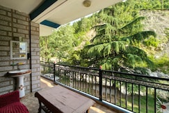 Tirthan river front farm stay., Gushaini
