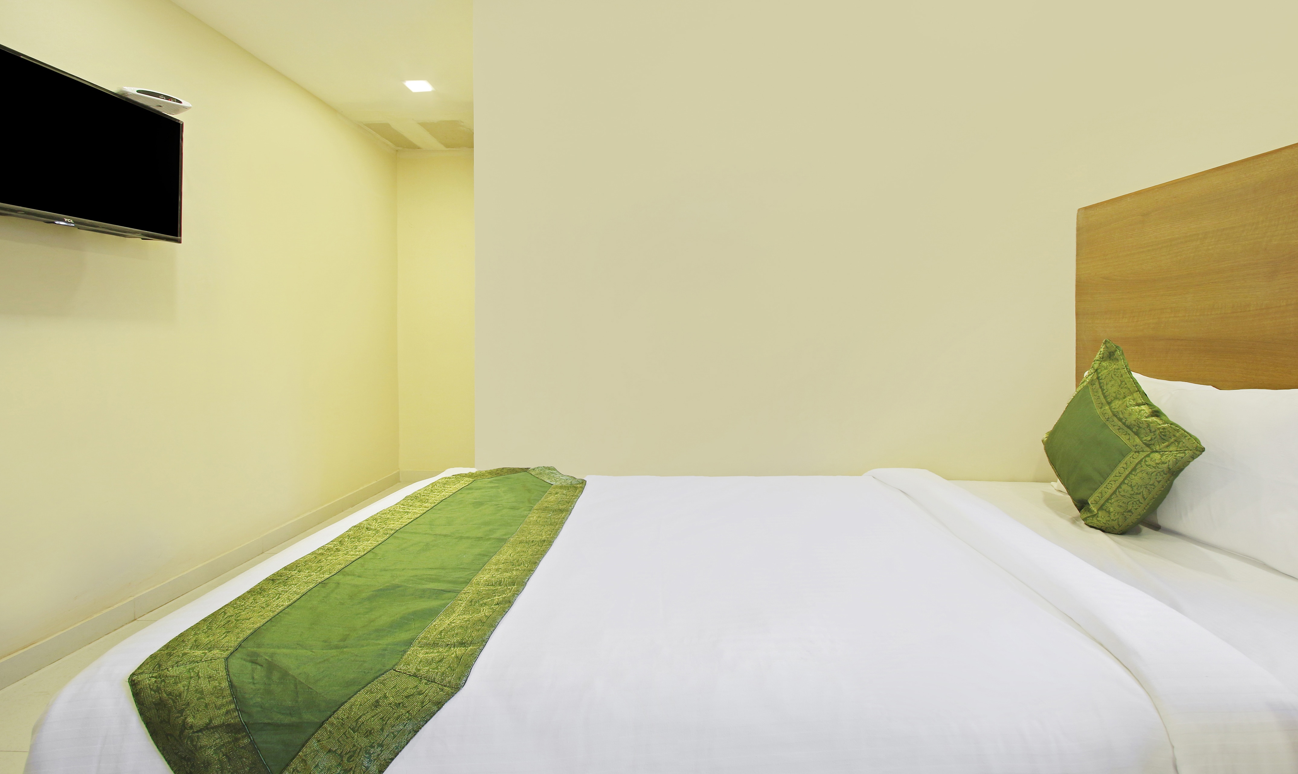 Itsy Hotels Jansi Residency - Tap to explore photos