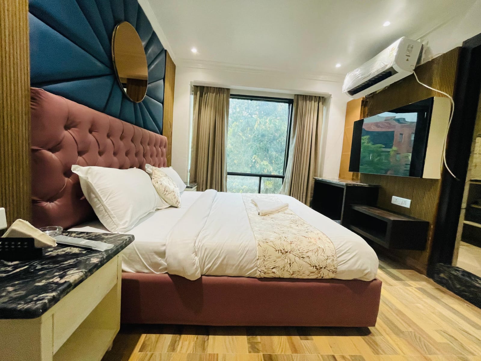 Hotel Elvilla Safdarganj - Tap to explore photos