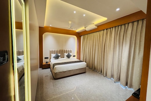 The Royal Retreat Shirdi - ( 100 Meter From Sai Samadhi Temple )