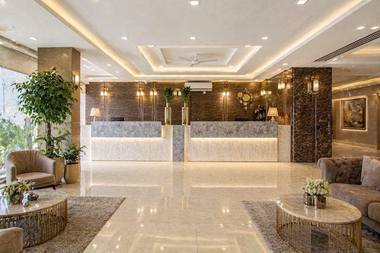 //imgak.mmtcdn.com/pwa_v3/pwa_hotel_assets/default.jpg