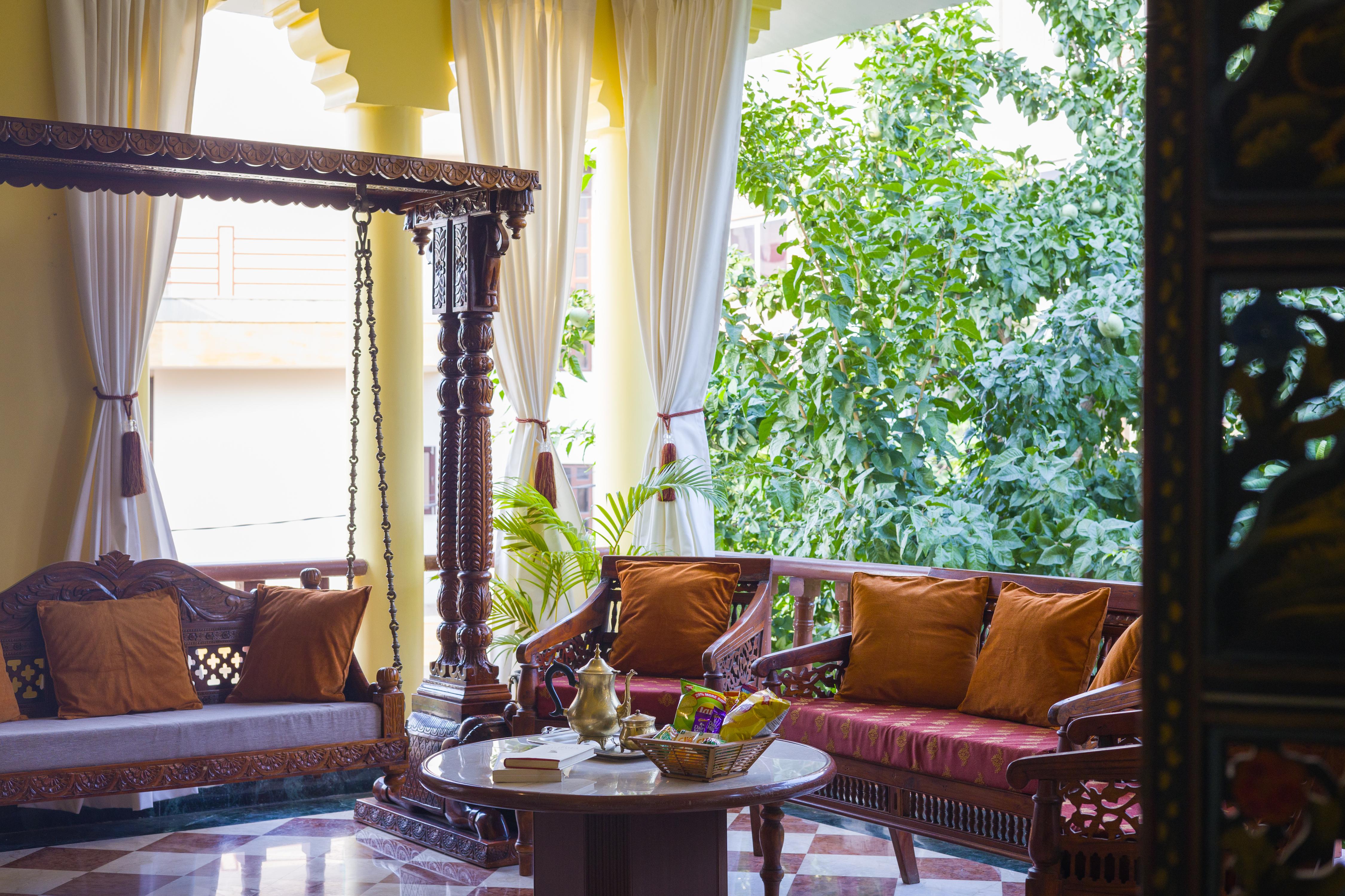 Alaya Stays Abhimanyu Mansion Emerald |1 Room With Common Outdoor Dining & Garden - Tap to explore photos