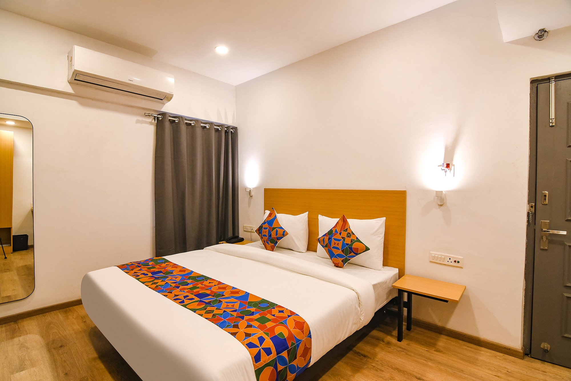 FabHotel Sayeeda International - 600m from Park Circus 7 Point - Tap to explore photos