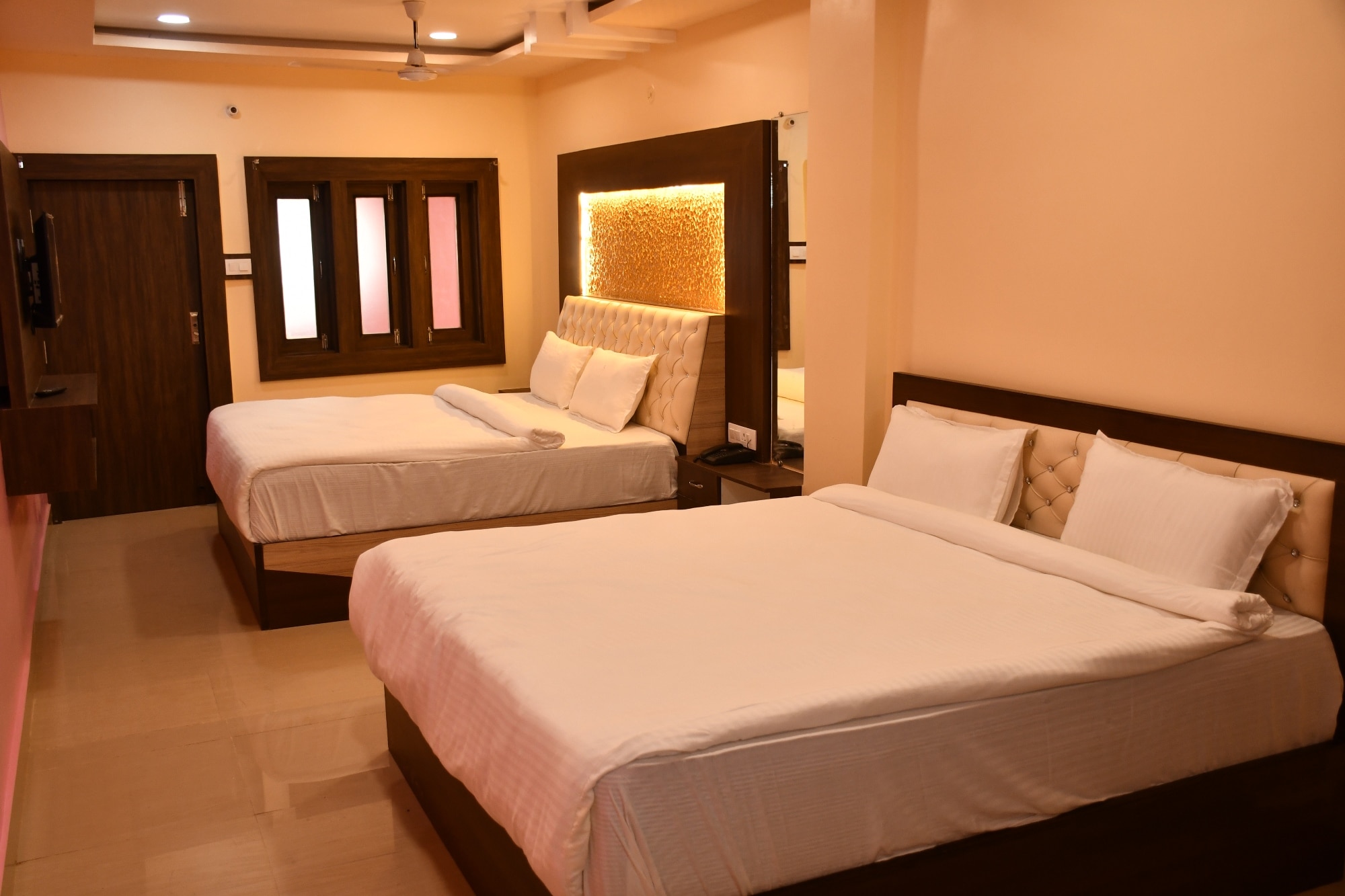 Hotel Krishna Inn - Tap to explore photos