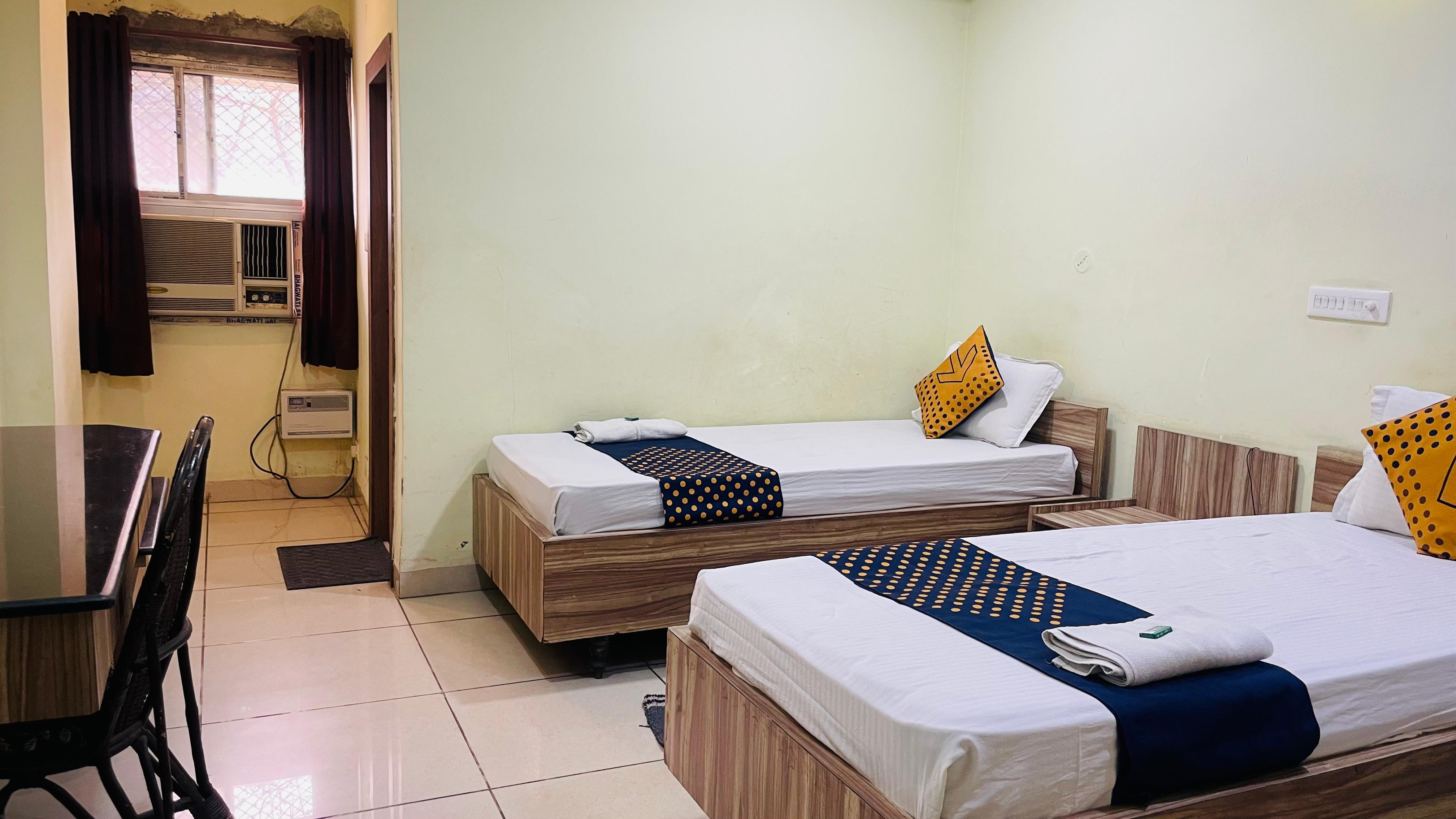 Hotel Vandana - Tap to explore photos