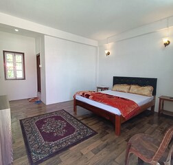 Queen Bedroom Mountain View