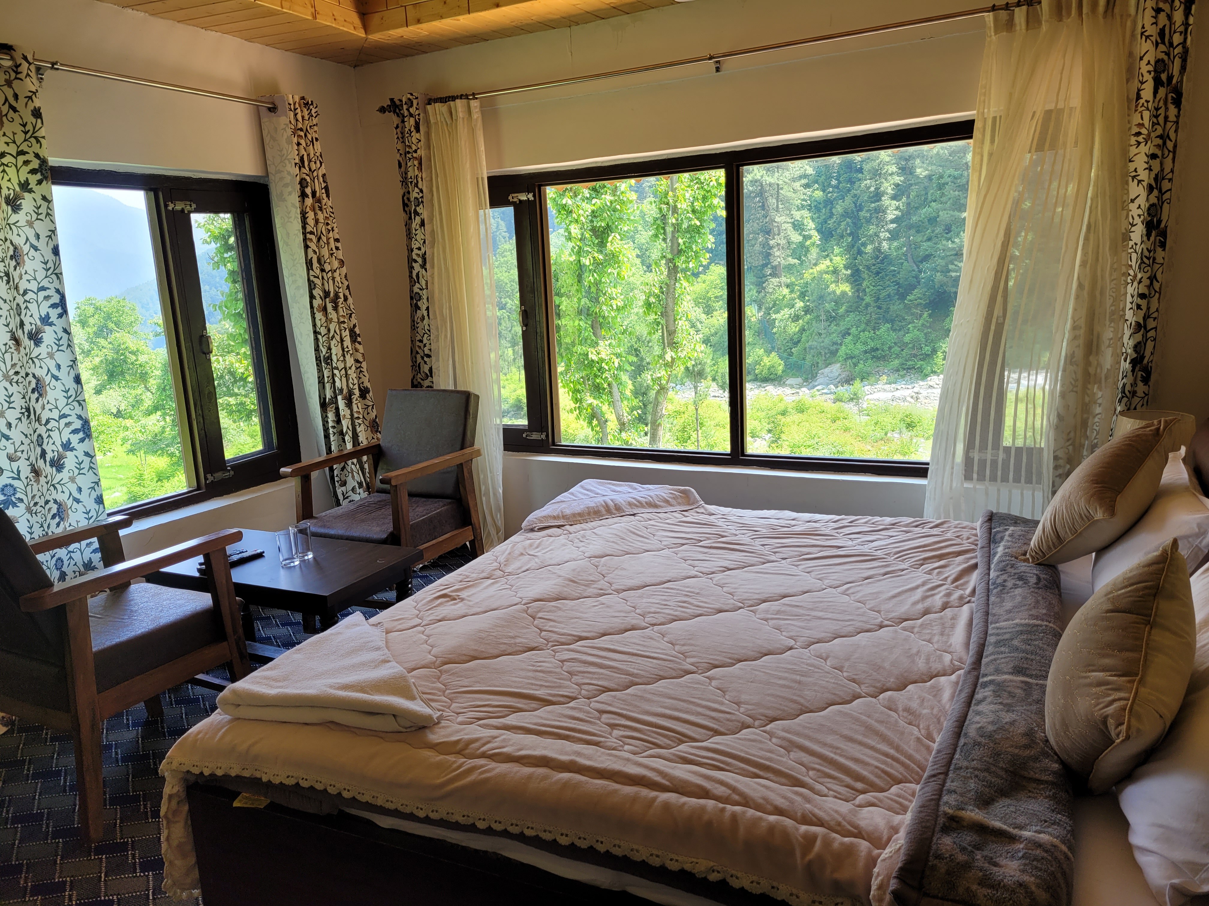 Pine Cottage Pahalgam - Tap to explore photos
