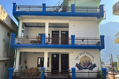 Tiny Spot Hostel near Laxman Jhula, Rishikesh