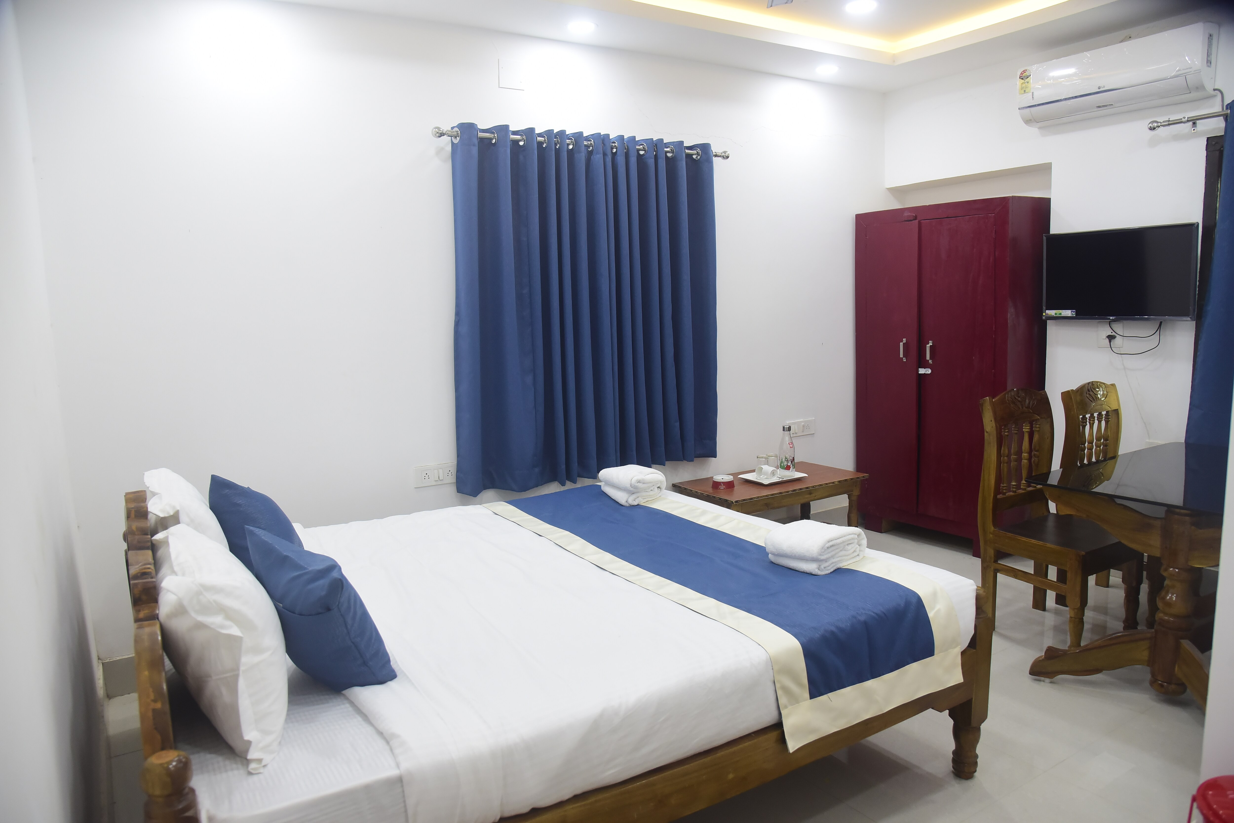 Maa Gouri Guest House - Tap to explore photos