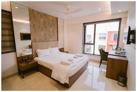 Townhouse Oak DLF Newtown Bus Terminal