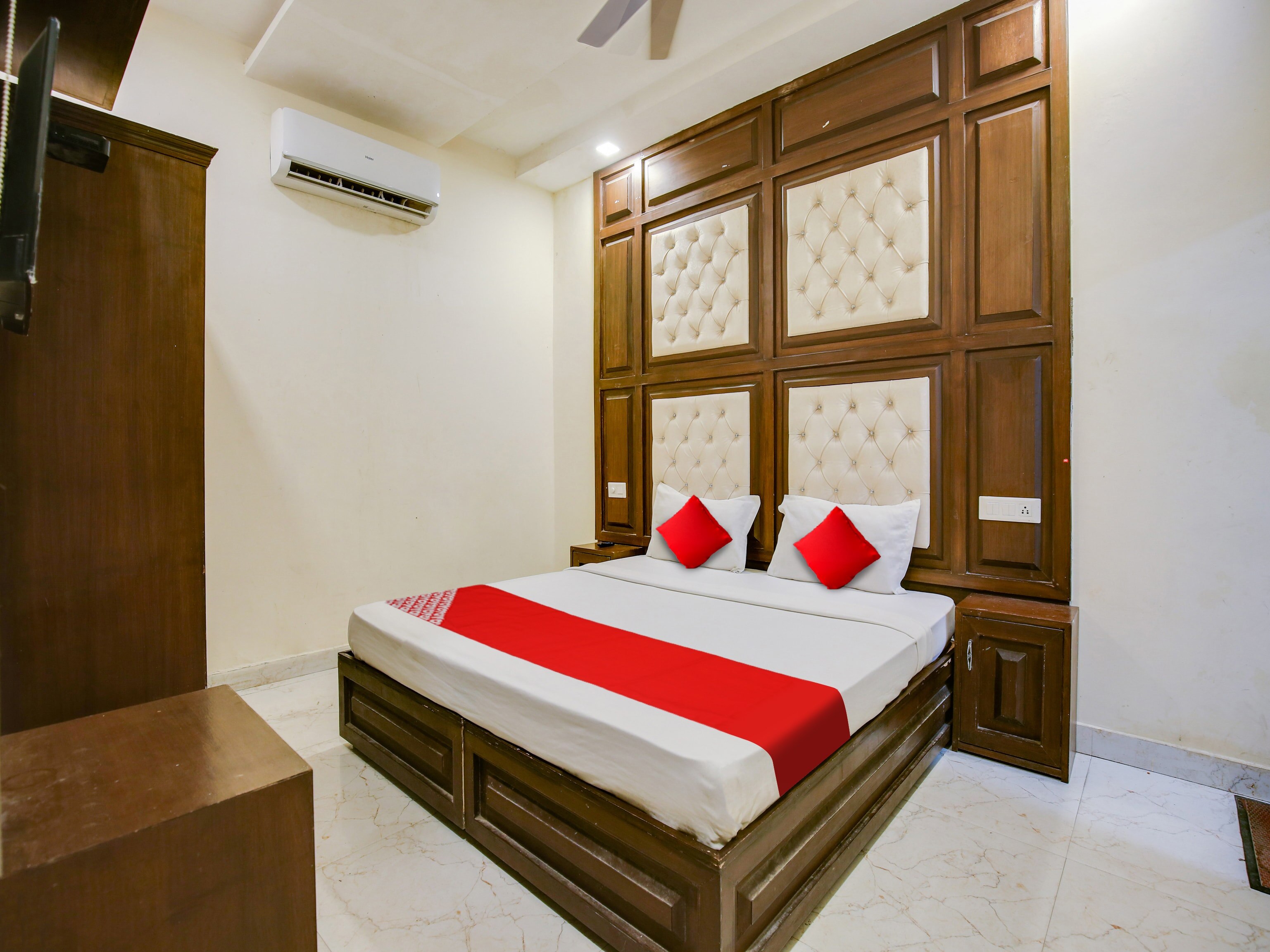 Hotel O Raj Residency Mohali Phase 2 - Tap to explore photos