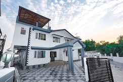 KumKum Stays, Kosya Kutauli