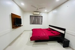 Raj Lodging, Ahilyanagar