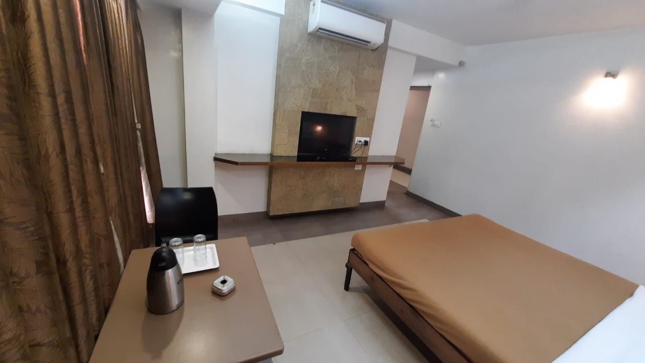 Hotel Gokul 5