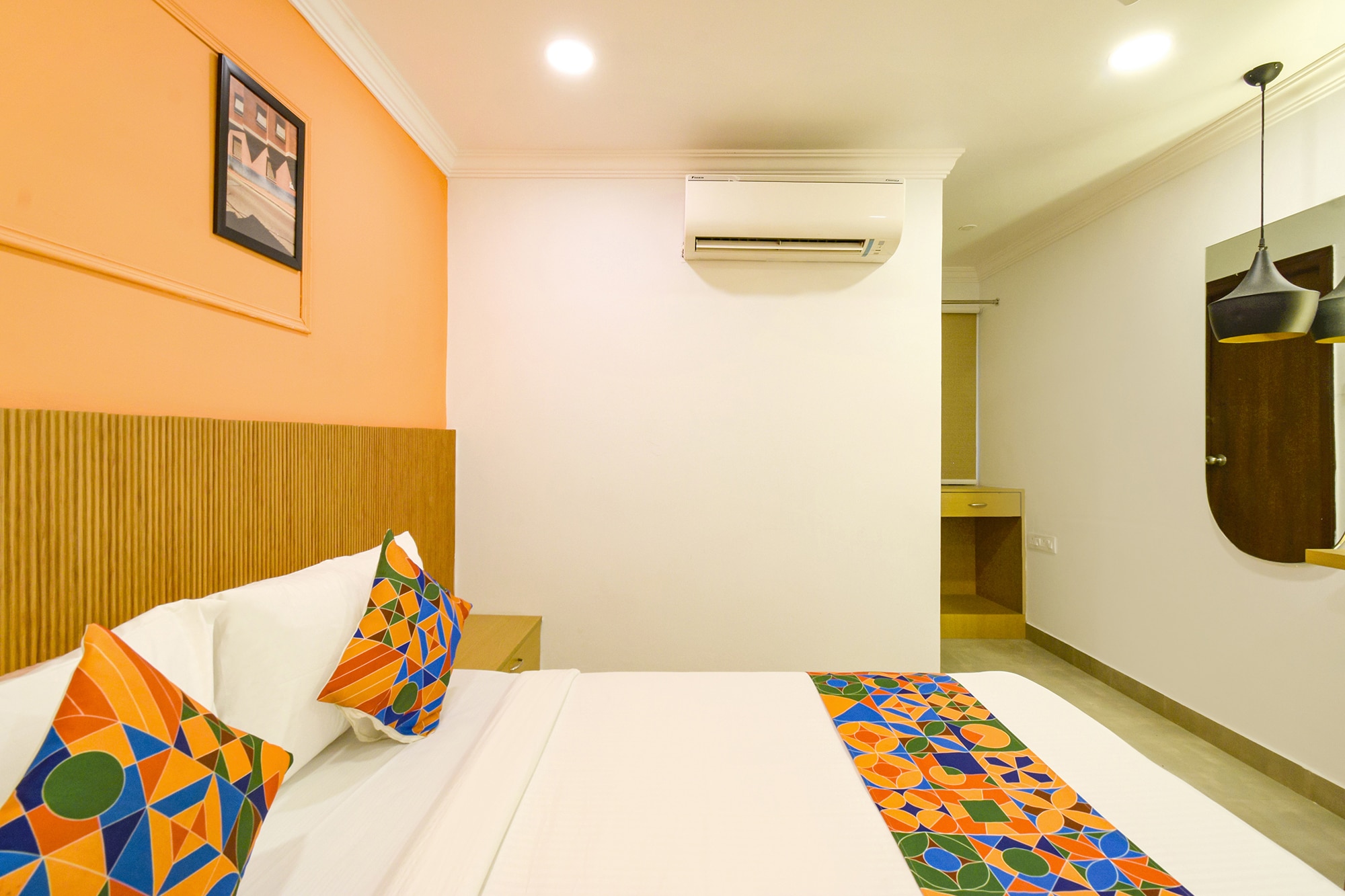 FabHotel The Cinco Primera - Nr KBR Park, Banjara Hills - Tap to explore photos