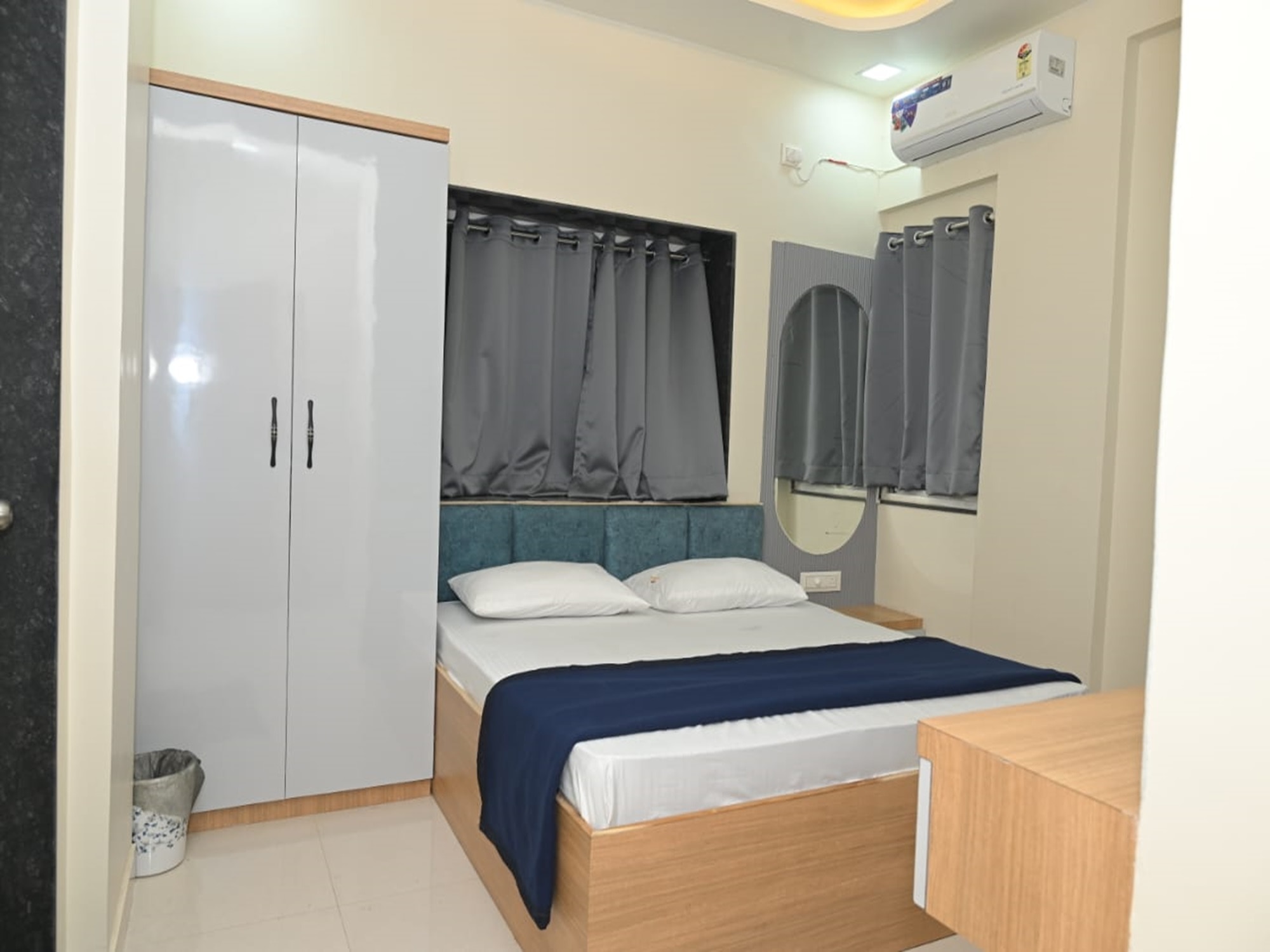 Veeer Executive Lodging, Jejuri - Tap to explore photos