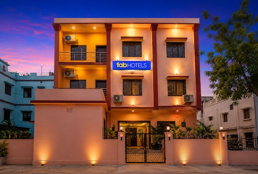 FabHotel Aditya Guest House 3