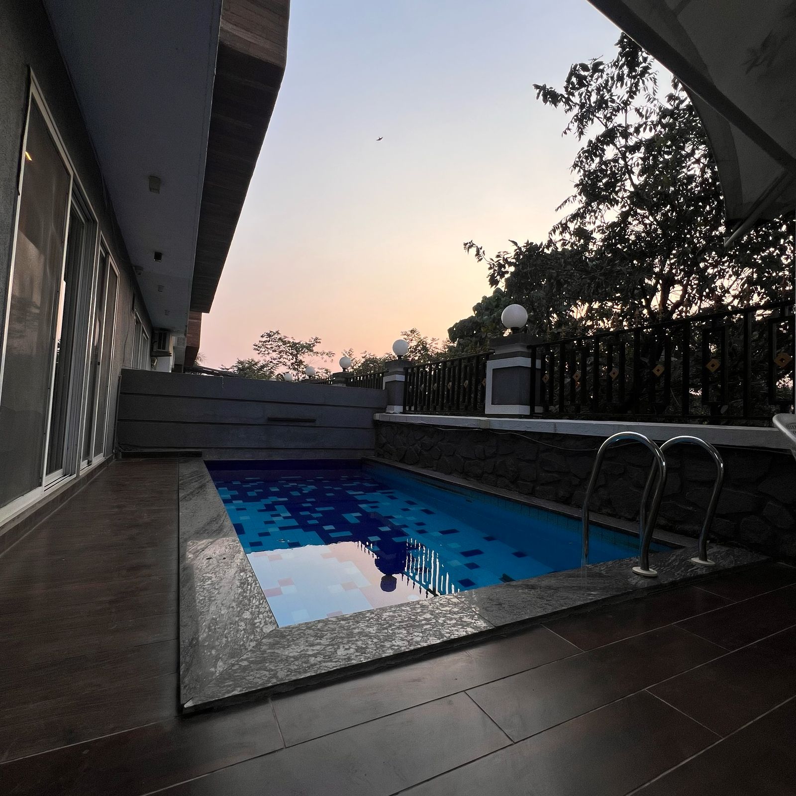 Mannat stays - Tap to explore photos