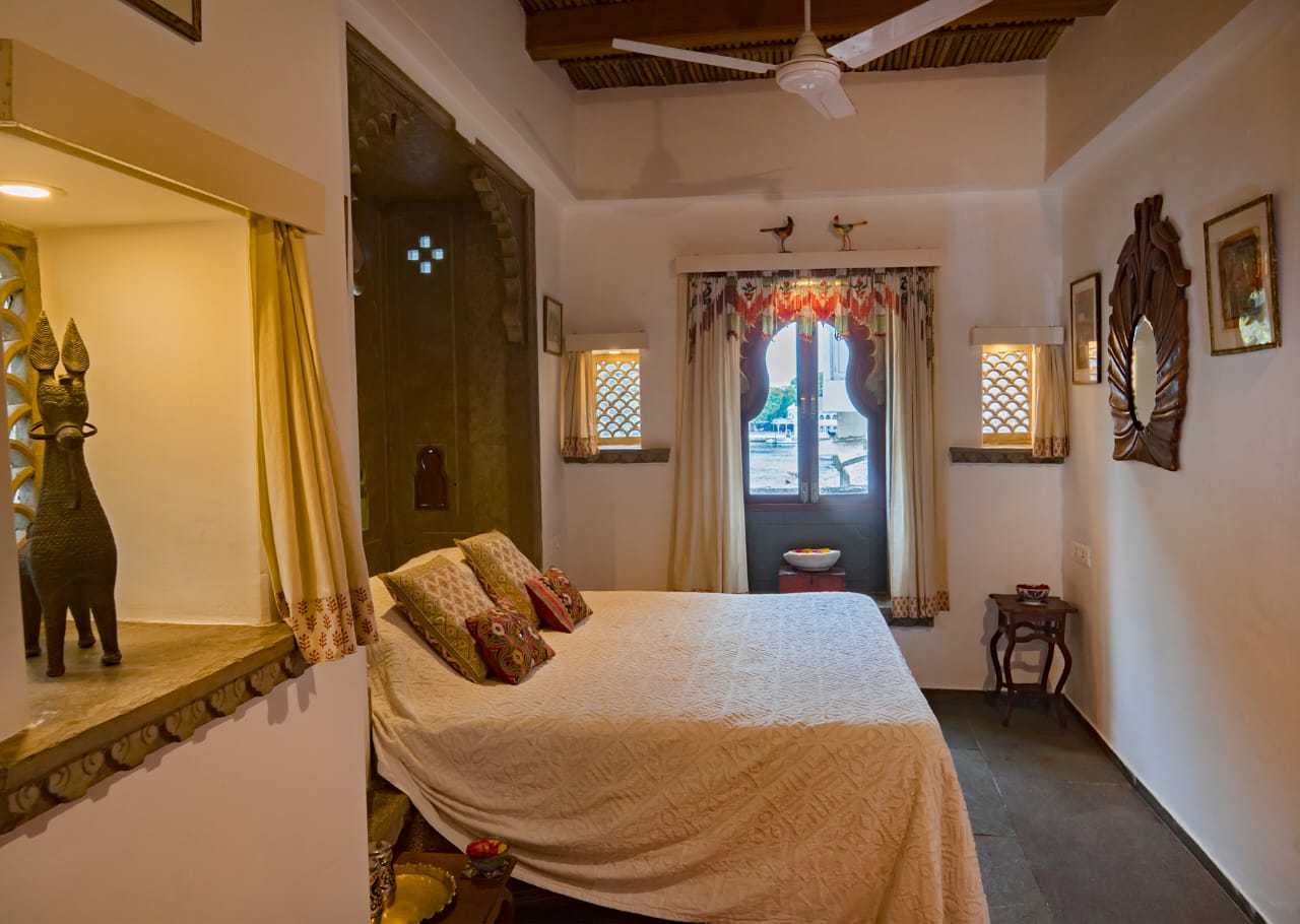 Udaipur Rosies Retreat. Lakeside Apartment - Tap to explore photos