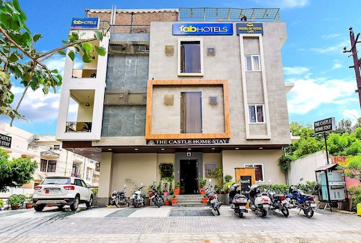 FabHotel The Castle Homestay