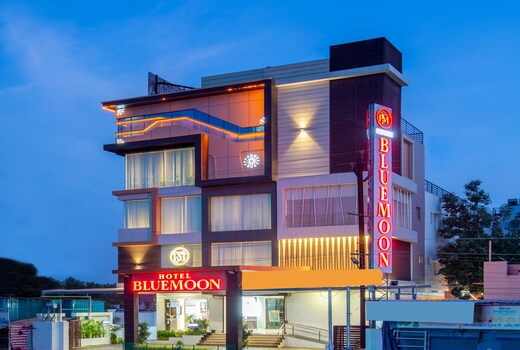 HOTEL BLUEMOON