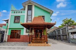 Hotel O near Alun-Alun Kidul formerly Ndalem Mantrijeron Hotel, Bantul