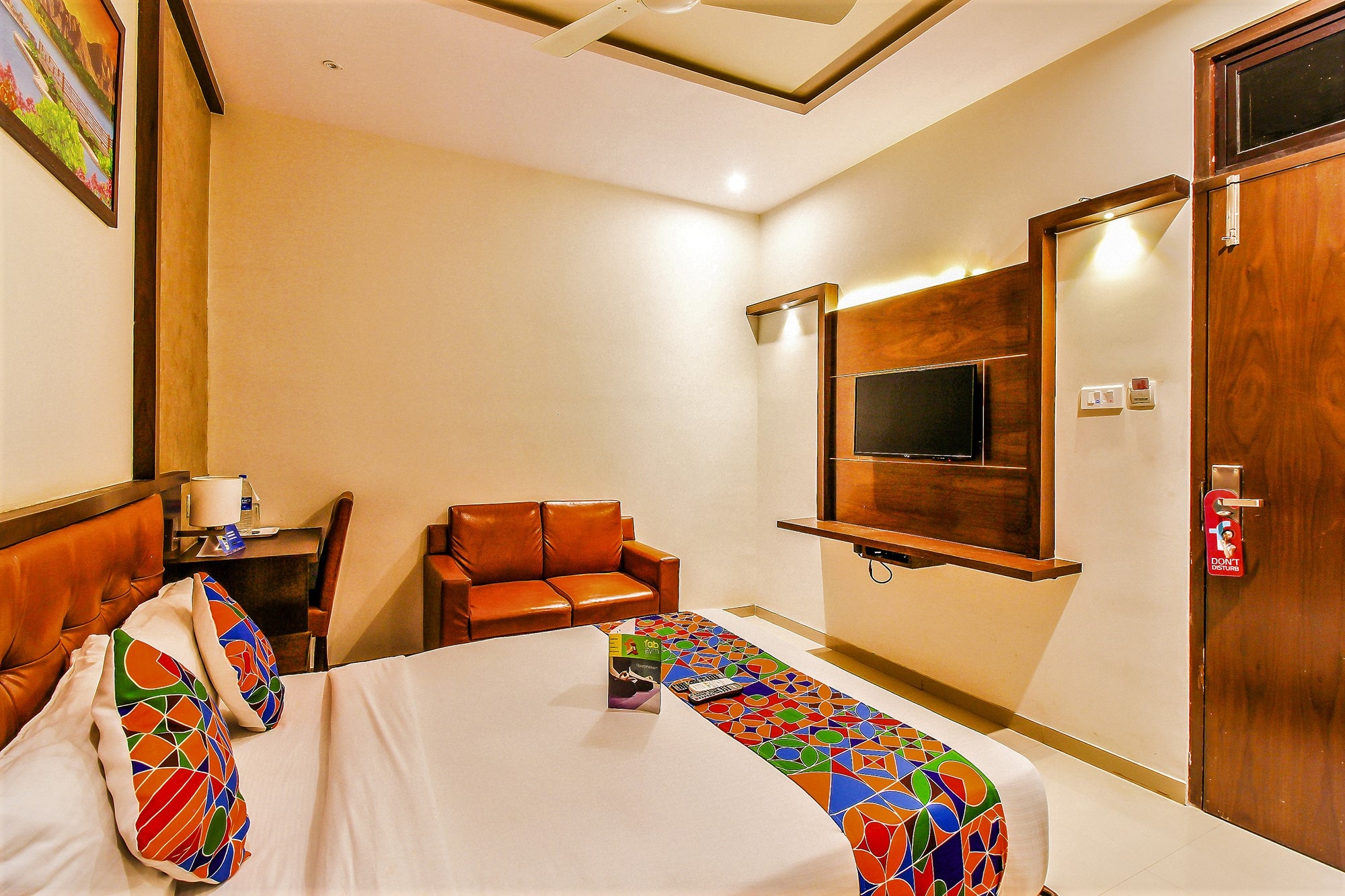 FabHotel Empire Suite - Nr. Mumbai International Airport - Tap to explore photos