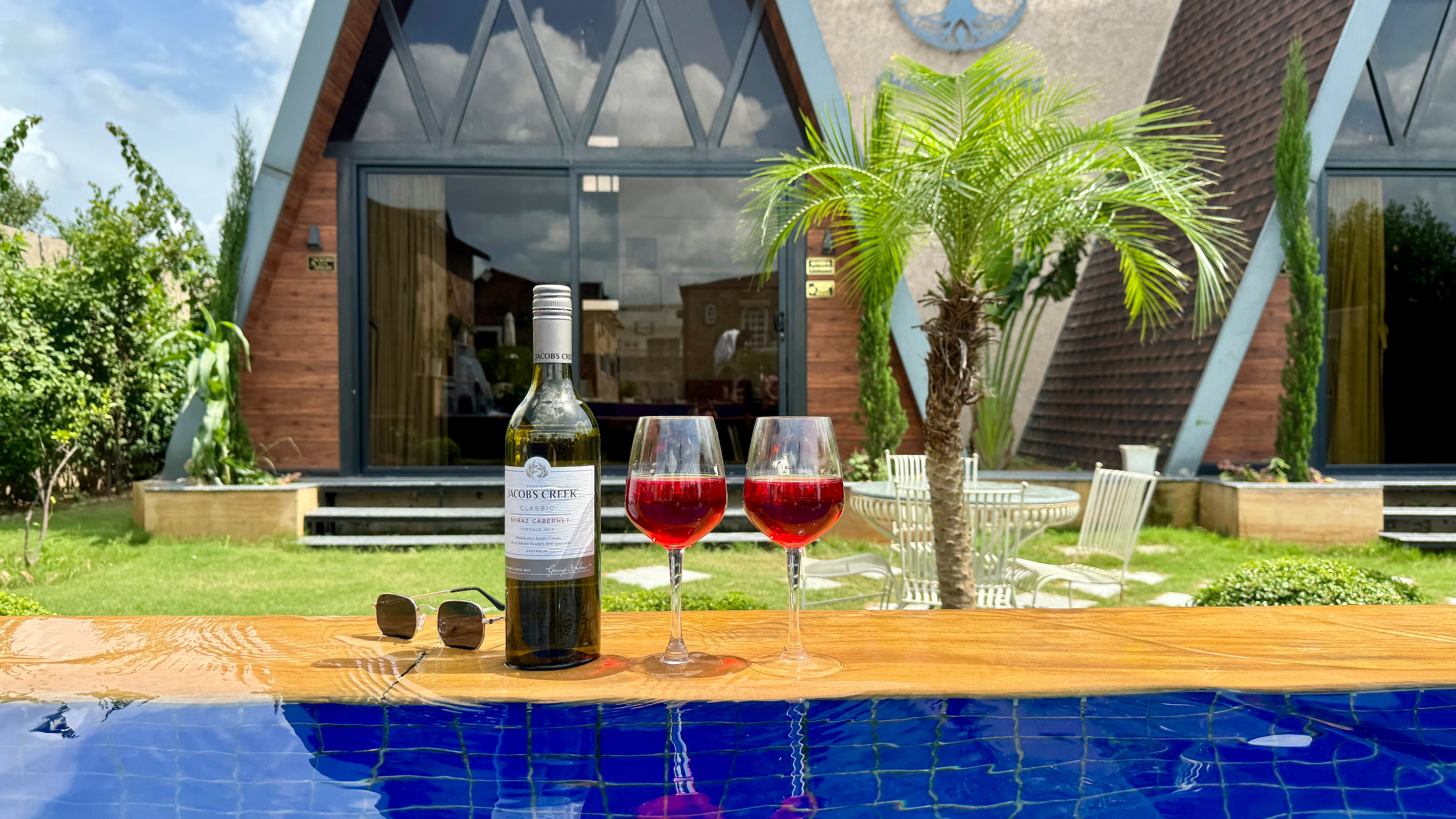 ELIVAAS 4 BHK Pvt Pool & Party Hall | Oakwood Cottages - Tap to explore photos
