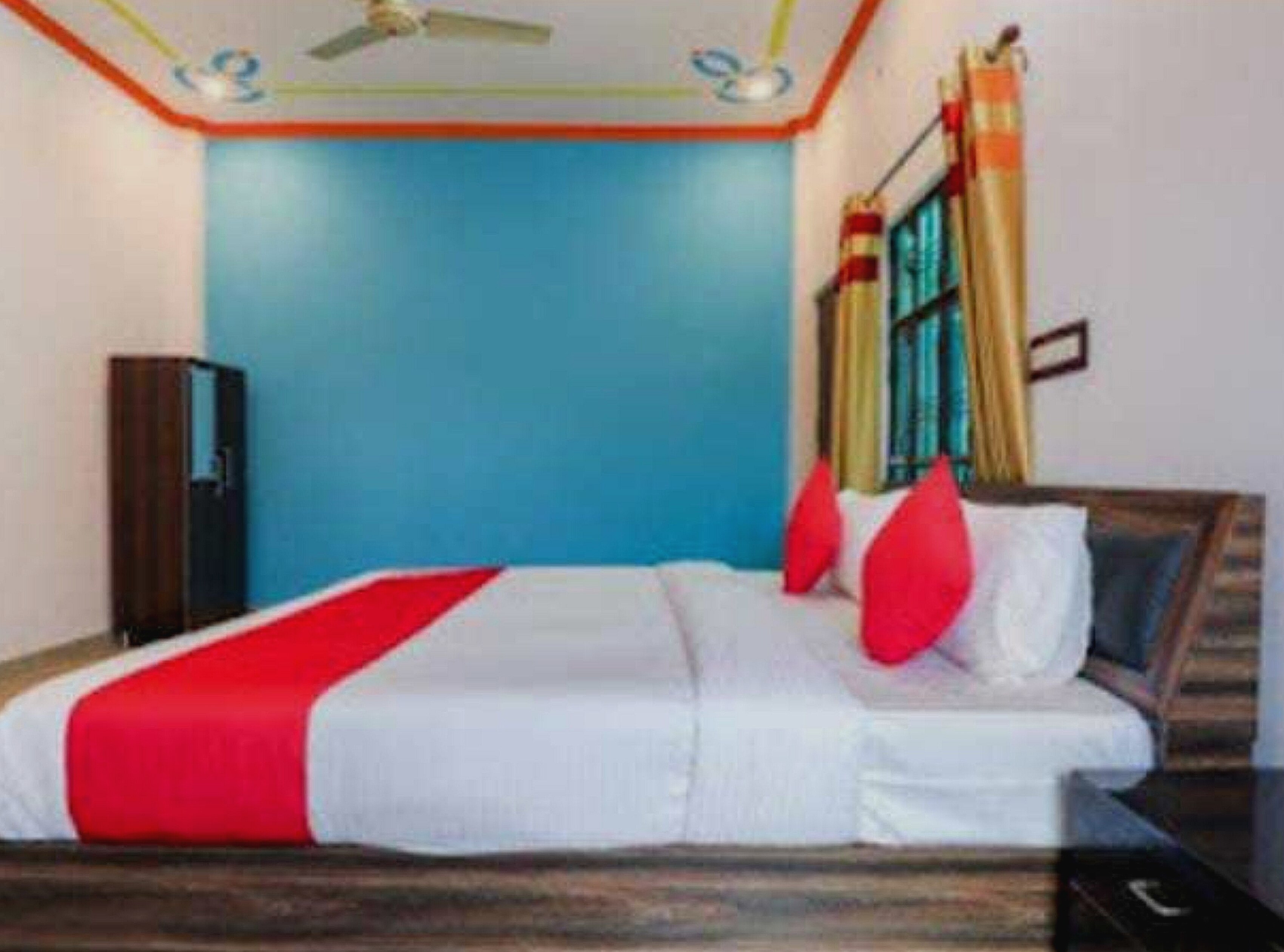 Hotel O Sana Guest House Near Chaudhary Charan Singh International Airport - Tap to explore photos
