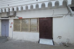Tapasi s Apartment your own villa, Malda