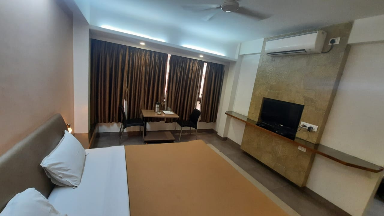 Hotel Gokul 3