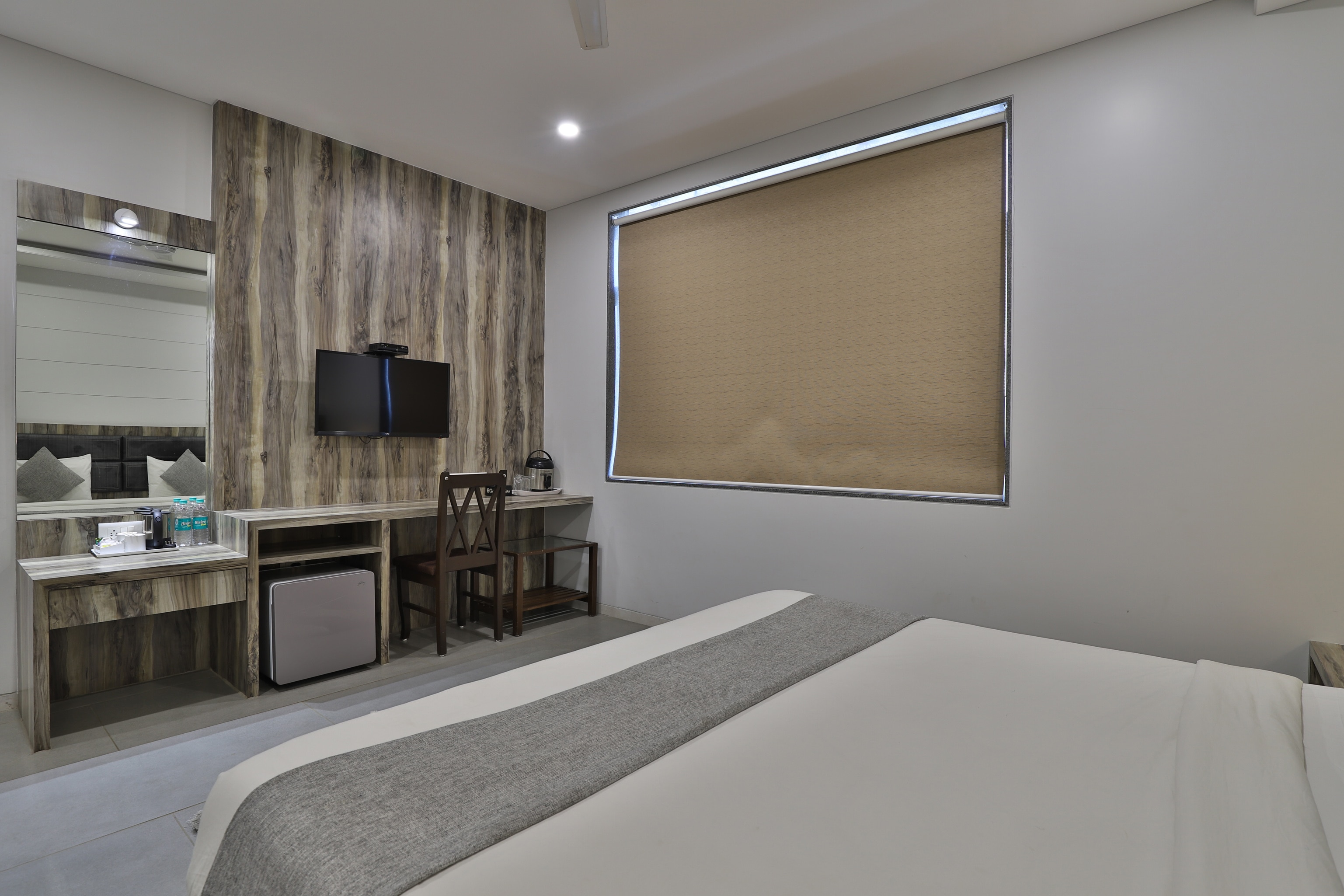 Hotel Limra Vadodara - Tap to explore photos