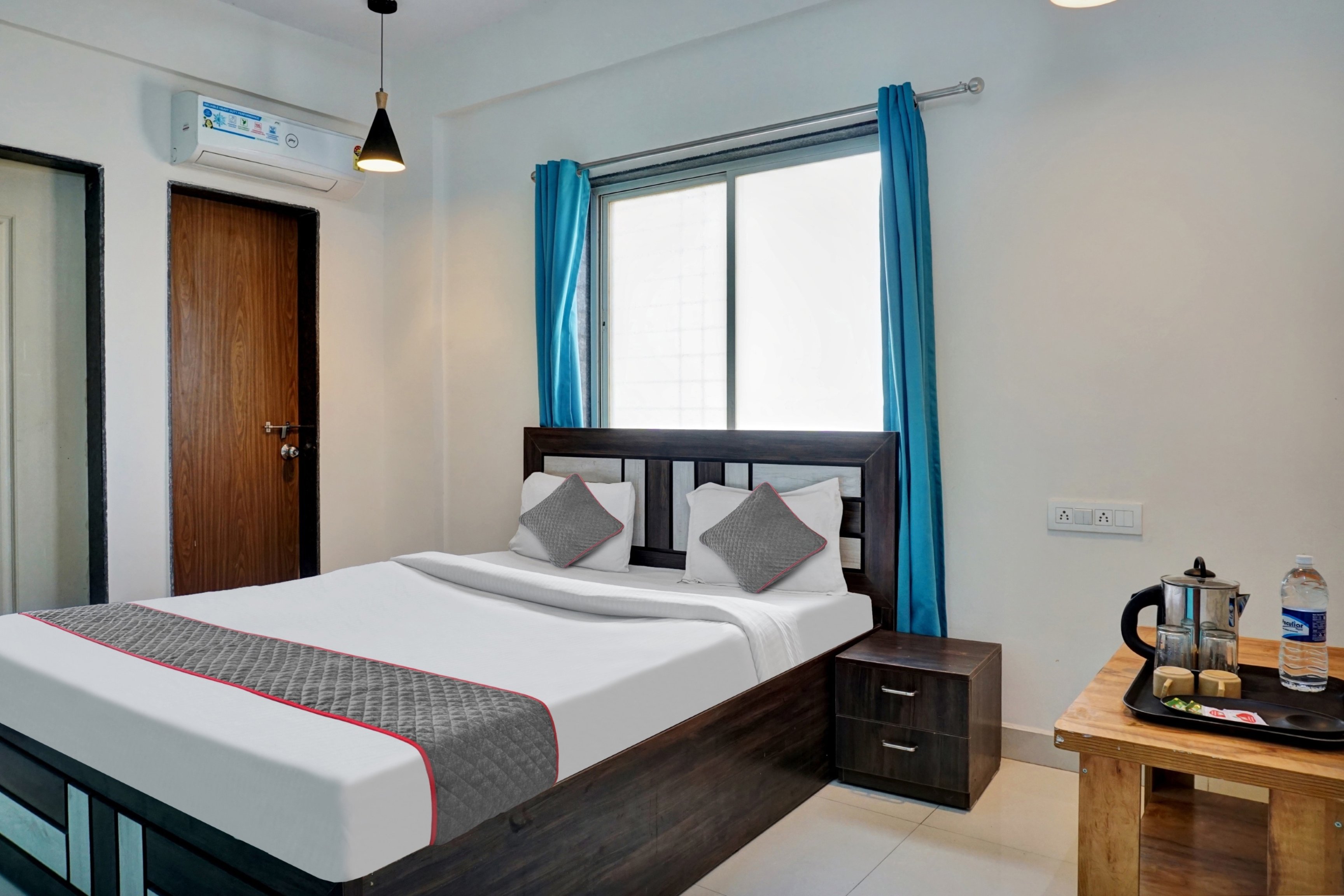 Super Townhouse Hinjewadi - Tap to explore photos