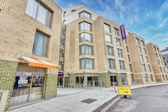 Premier Inn London Southwark (Southwark Station),  London