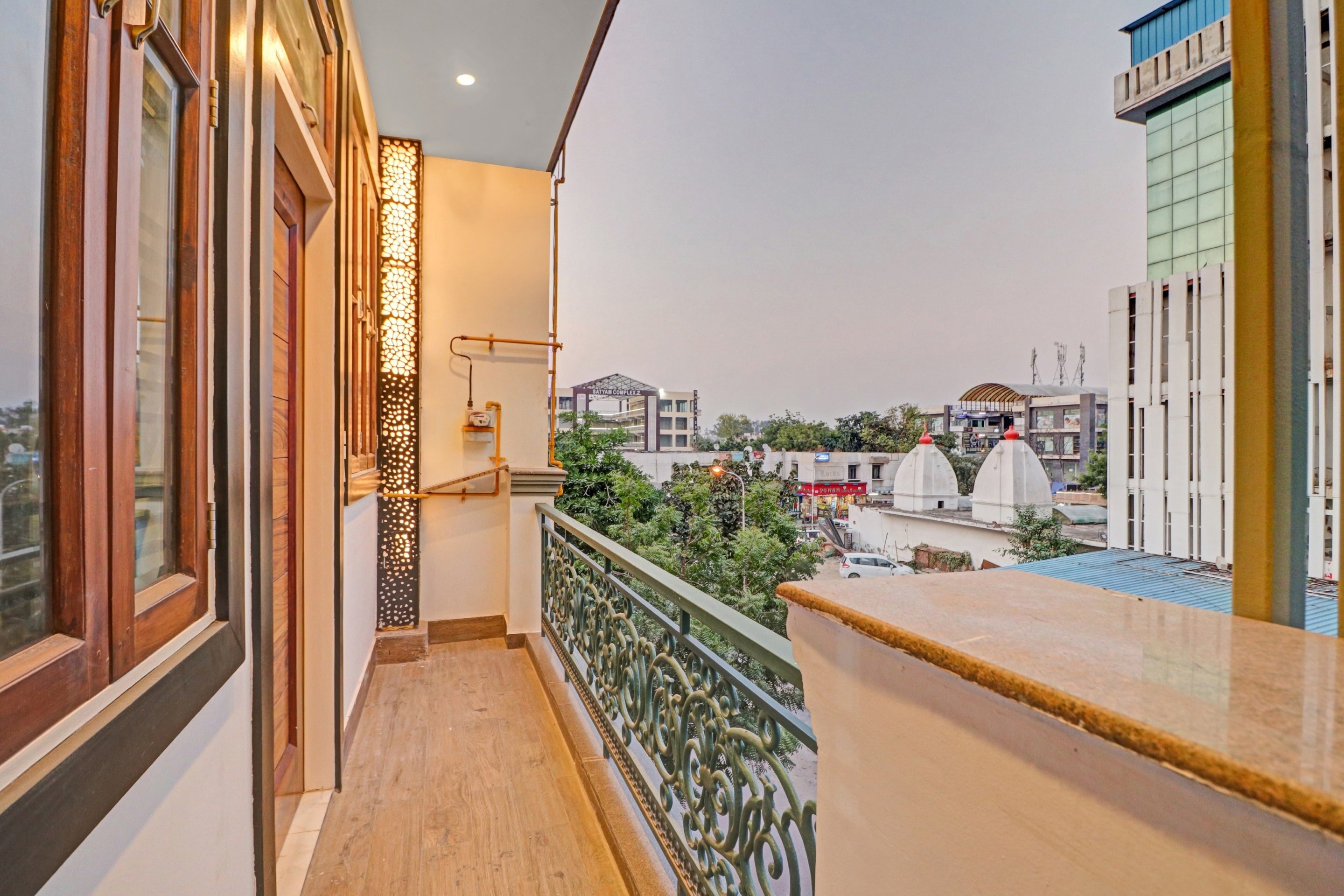 Hotel O Queen House Near Pvr Ansal Plaza Greater Noida - Tap to explore photos
