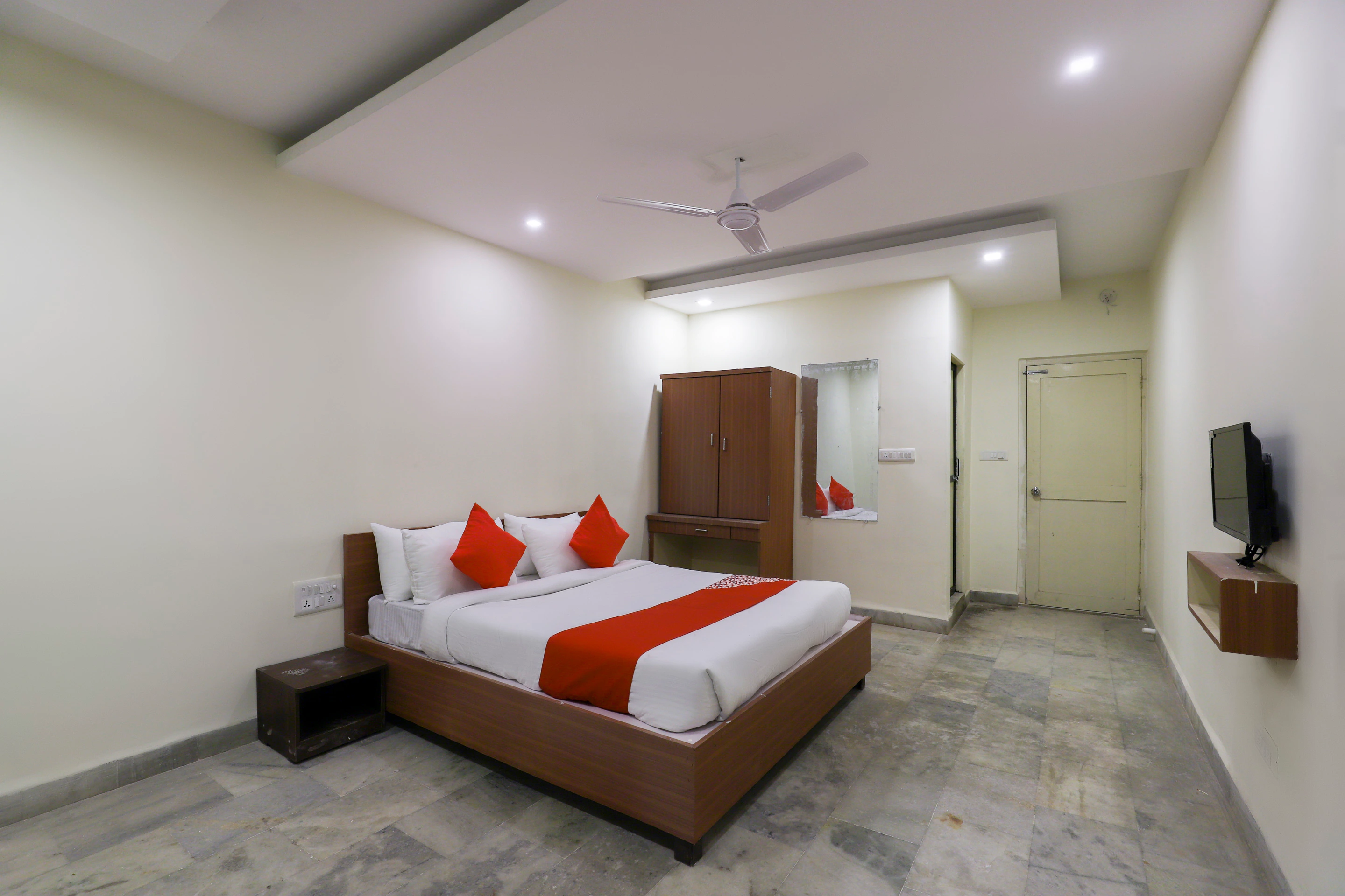 Hotel Krishna, Daman